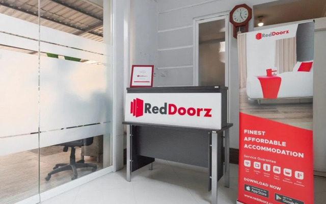 RedDoorz near Batik Tulis Celaket 2