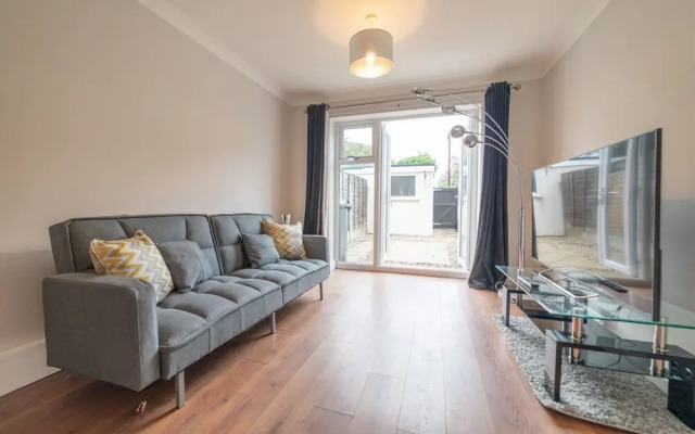 The Elk Suite Sasco Apartments