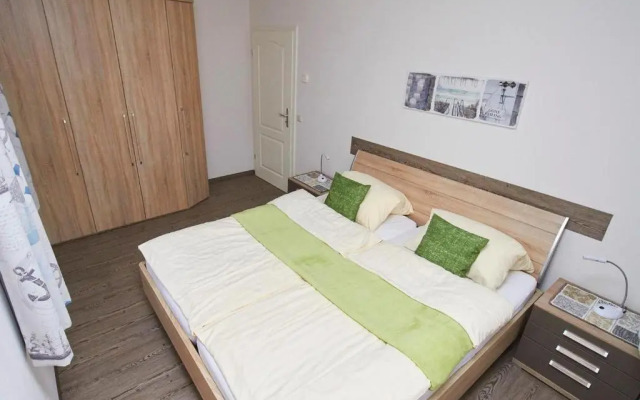 Neue Reihe 43 Villa Regulus EG