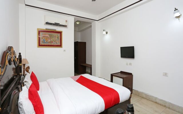 OYO Capital O 5879 Radha Damodar Residency