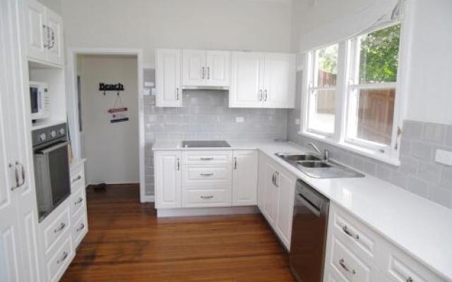 Shellseekers, 4 Hodgson Street