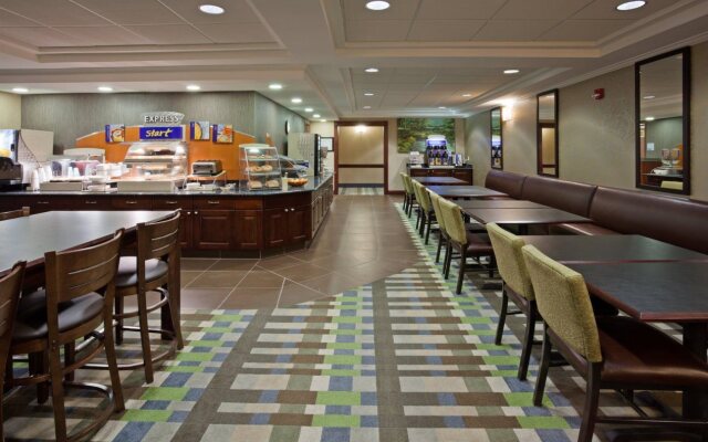 Holiday Inn Express & Suites Vadnais Heights by IHG