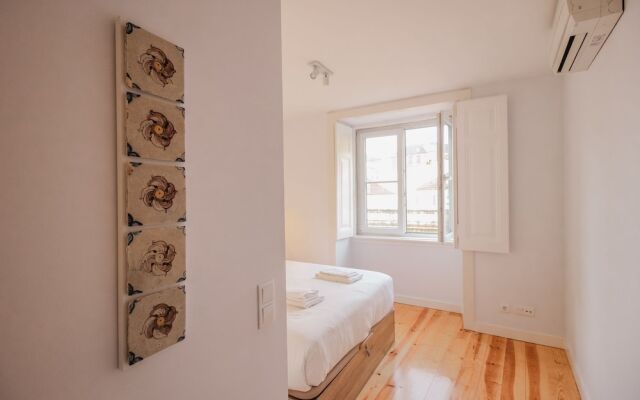 JOIVY Elegant 2BR Apt nearby tram 28E stop - Portas Sol
