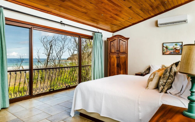 Luxury Beachfront 5 Bedroom Villa on Famous Beach