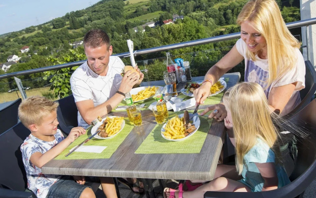 Detached Bungalow with Washing Machine near Lake