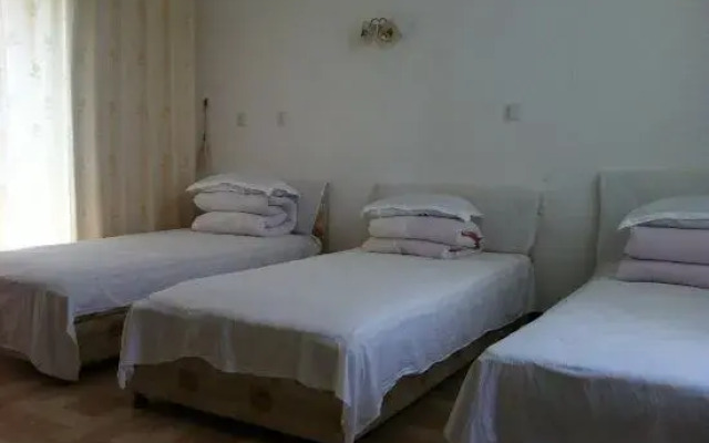 Yishan Bangshui Quanyuguan Farmhouse