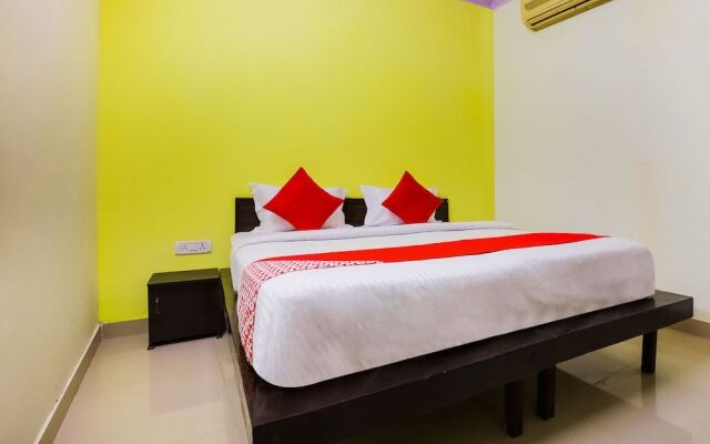 OYO 37728 Raghav Residency