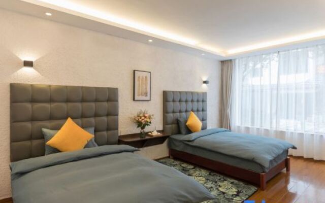 Lijiang Xiangyu Light Luxury Snow Mountain Holiday Villa