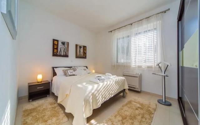 4B Apartments