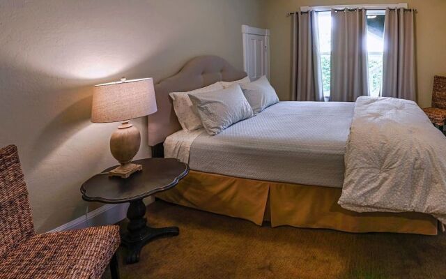 Pioneer House - South Suite