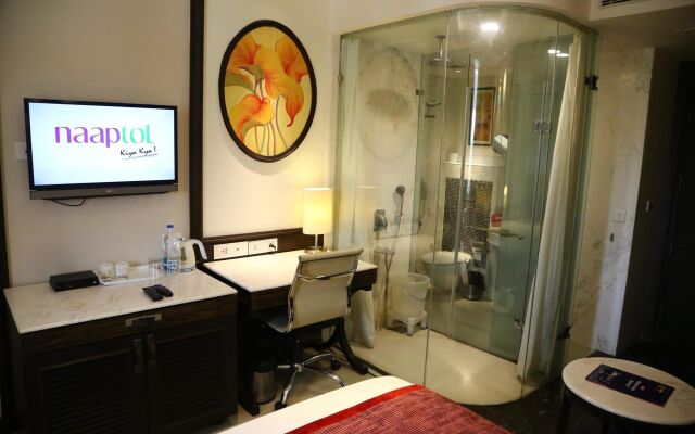 OYO 857 The First Hotel