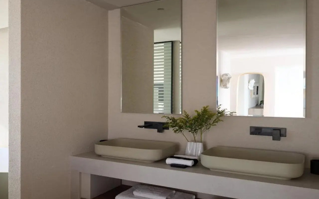 Santorini Heart Hotel & Spa
