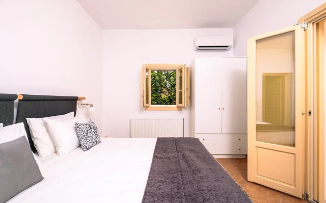 White Orchid Cave House & Studio