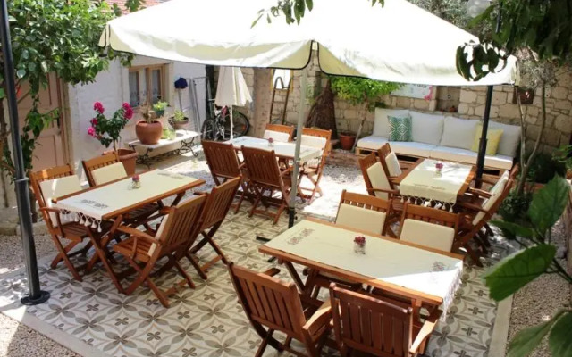 Lilyum Alaçatı Taş Ev