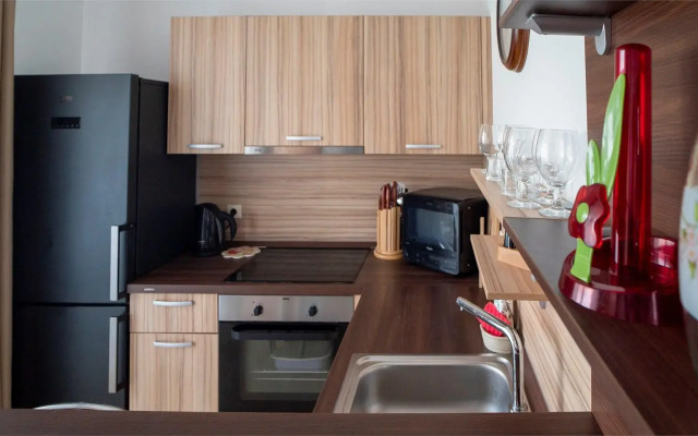Phoenix De Lux Apartment on Parashnaya street 15