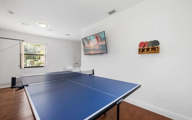 Grand 6BR Plantation Estate w/ Tennis & Pool