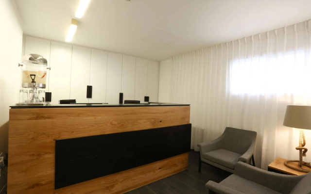 Dizengoff Avenue Hotel