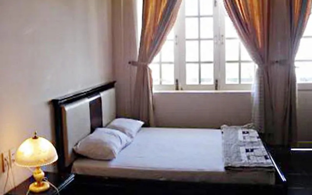 Khách sạn Hoa Hồng