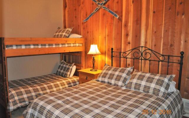 Mammoth Ski & Racquet Club #38 - Pet Okay