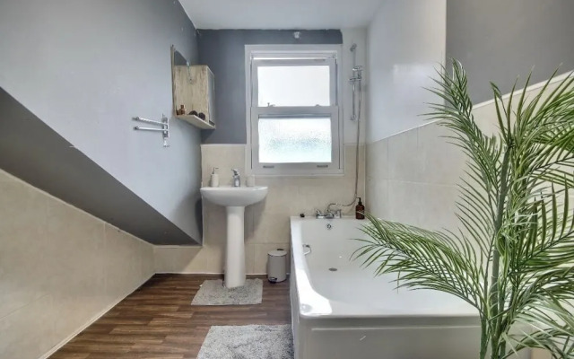 Top Floor Apartment in South Parade Pier