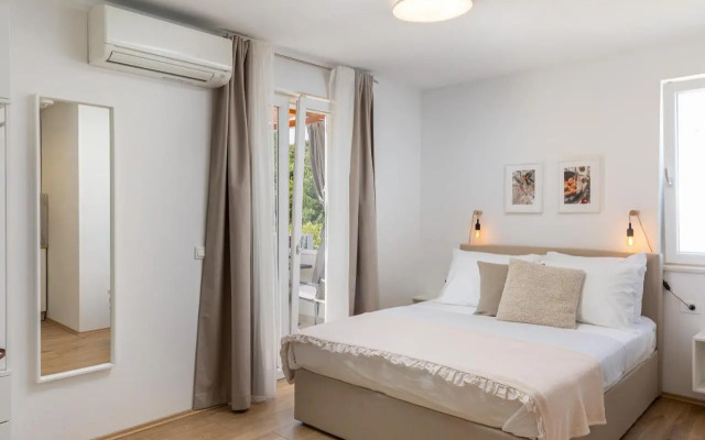 Apartments Sandra Solitudo I
