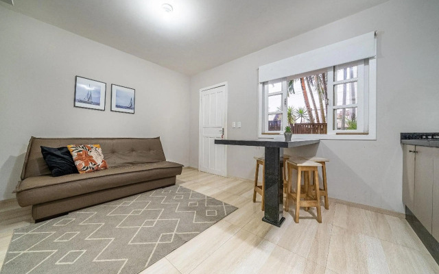 025 - Lindo Residencial com Piscina e Jacuzzi em Bombas