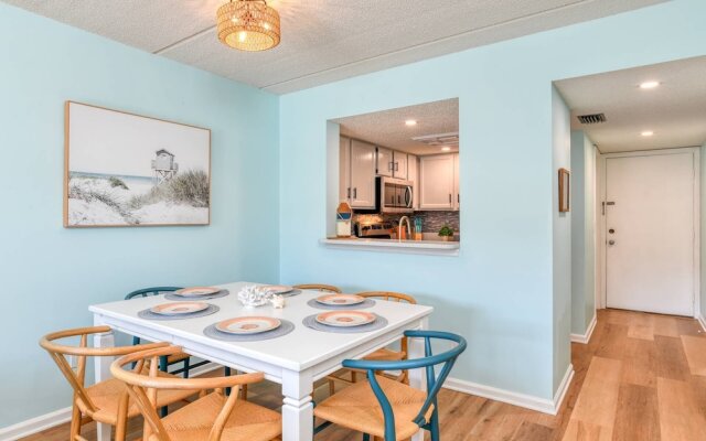 Ocean and Racquet 8208