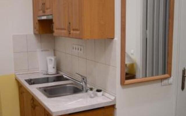 Guest Rest Studio Apartments