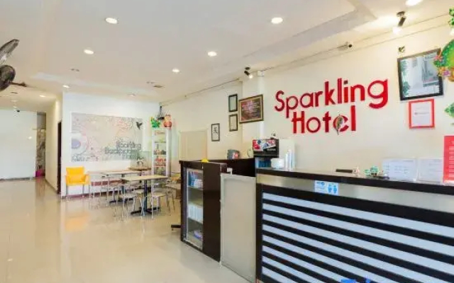RedDoorz @ Sparkling Hotel near Stasiun Gubeng Surabaya