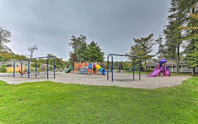 Fire Pit + Furnished Deck: Serene Tobyhanna Escape