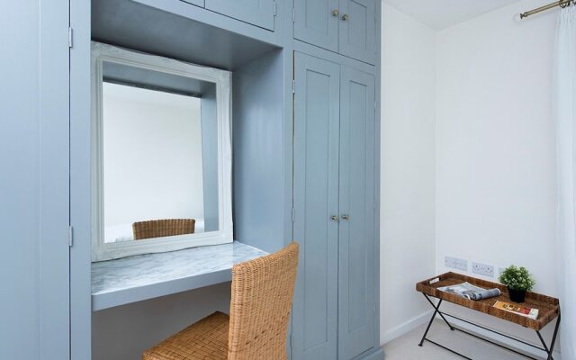 Contemporary 2br Apartment in East Putney