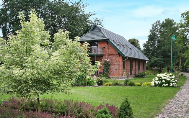 Country House by Lake Dummer With Rowing Boat
