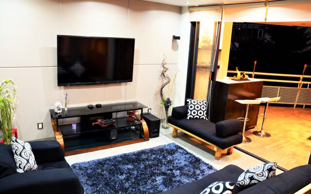 Shunya Apartment