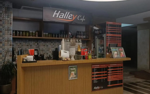 Halley Hotel