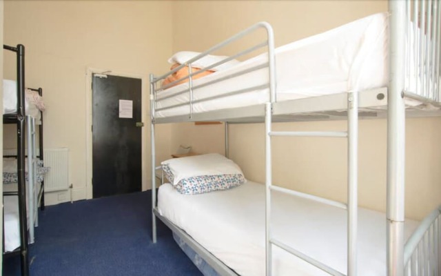 Central Hotel - Hostel