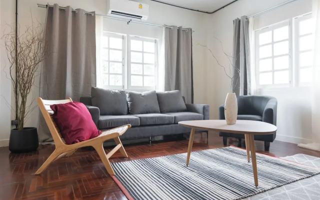 MINI-ME HUBS - Charm Suites in Old City