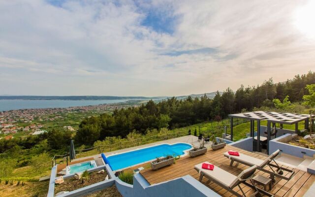 Luxury Villa Grand View