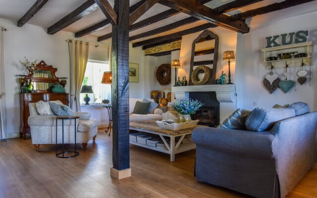 Renovated house with private swimming pool, close to Villefranche-du-Périgord.