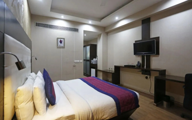 OYO 10968 Hotel Almati 1