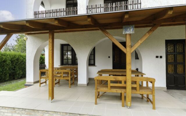 House Nimrod Balatonfenyves
