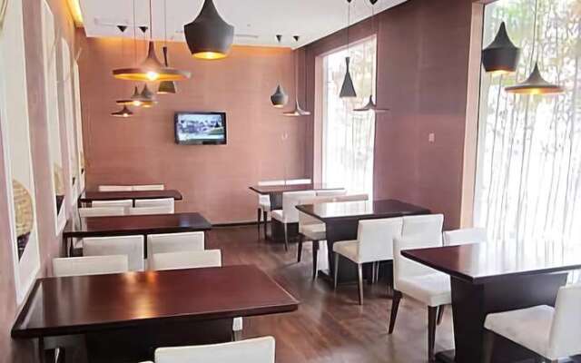Xinxiang Bowei Style Hotel Peace Road