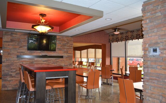 Comfort Inn & Suites Evansville Airport