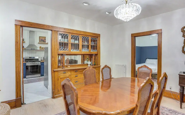 Uptown Minneapolis Home: Walk To Lakes!