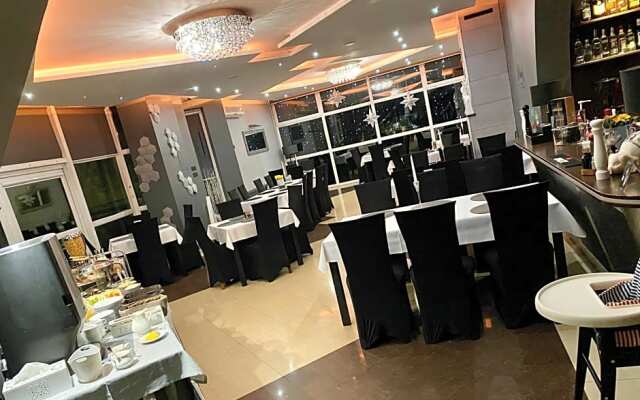 Hotel "Księżyc" w Świebodzicach