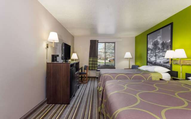 Super 8 by Wyndham Germantown/Milwaukee