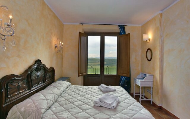 Charming Tuscan Farmhouse