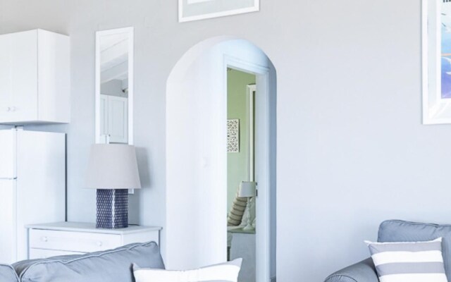 Juniper House - Charming 3 bed Villa With sea View