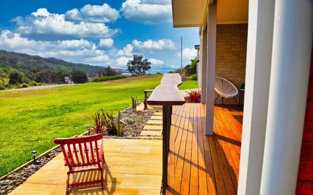 Whale Studio Apartment, 1a Ocean Street