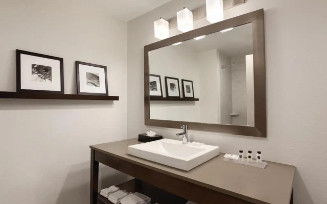 Country Inn & Suites