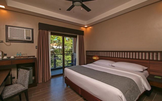 Two Seasons Coron Bayside Hotel